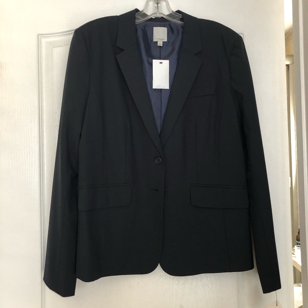 Halogen (Nordstrom) fitted 2 button Navy blazer
